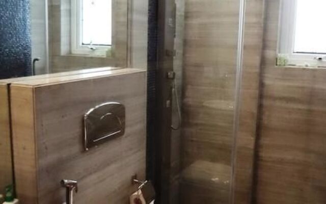 Laurent & Benon Suites - Santacruz East