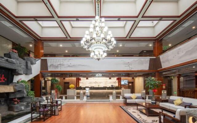 Taibai Restaurant Boutique Garden Hotel (West to Jining North Bus Station)