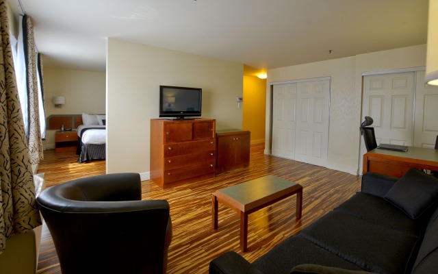 Hotel & Suites Le Dauphin Quebec