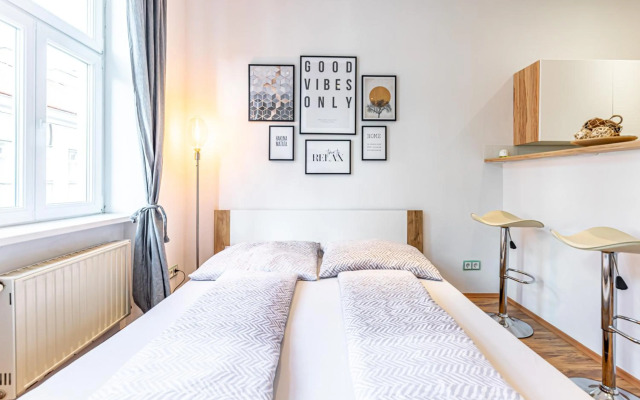 COZY + TRENDY by JR City Apartments