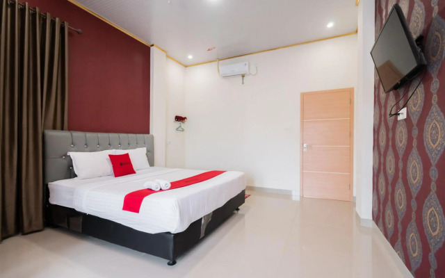 OYO 1648 Penginapan Three Joye