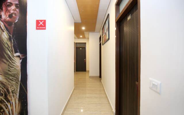 Capital O 13368 Hotel Gold Star