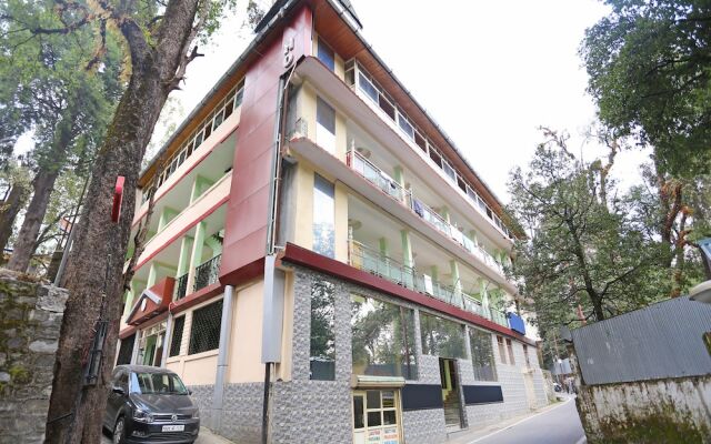 OYO 4889 Hotel Moon 2