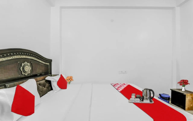 OYO Flagship 70306 Royal Residency