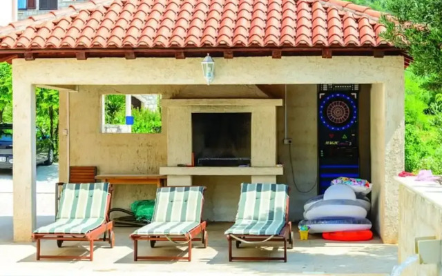 Villa Anka - Five-bedroom Villa With Terrace and Swimming Pool