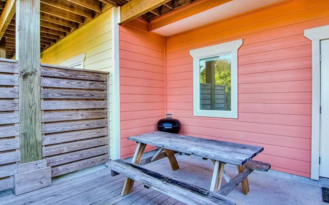Saltwater Hippie 3 Bedroom Condo by Redawning