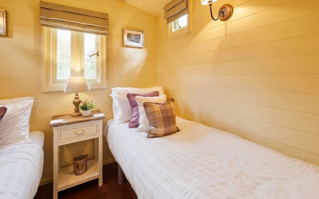 Host Stay Guards Van