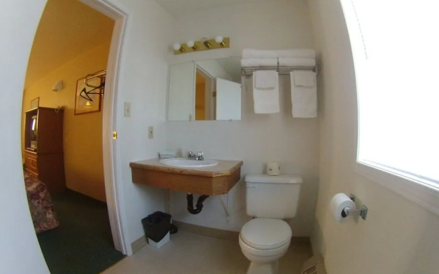 Outpost Motel & Kitchenette Suites