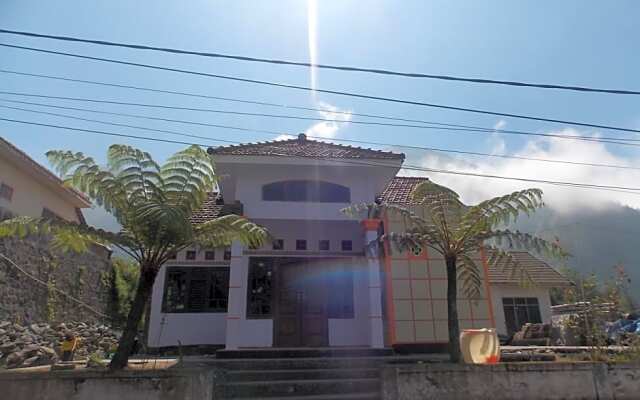Homestay Family Gunung Bromo