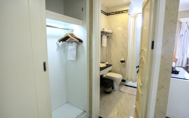 Seventeen Saloon Hotel
