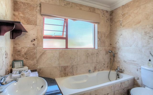 Sunninghill Guest Lodge