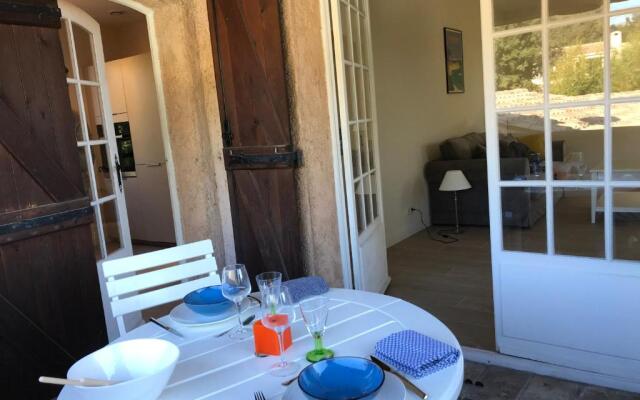 06D - Appartement spacieux avec terrasses, jardin et piscine