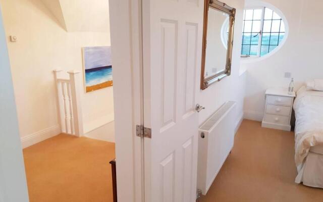 Large 2 ensuite bedroom flat with lovely views