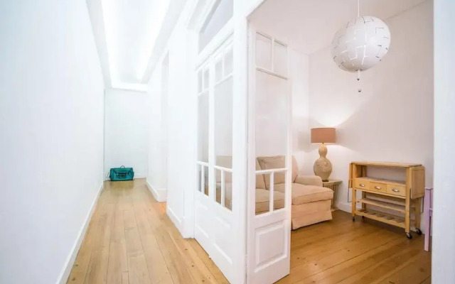 Estrela Neoclassical Apt River View
