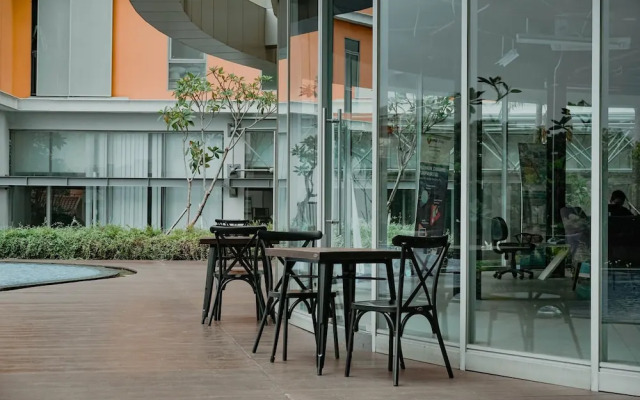 Fully Furnished And Homey 1Br Apartment At Pejaten Park Residence
