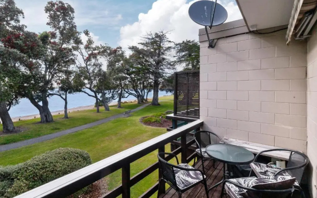 Sunny Sea Views - Snells Beach Holiday Home