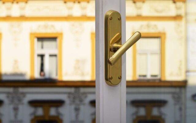 Balcony Apt 10min From Historic Center