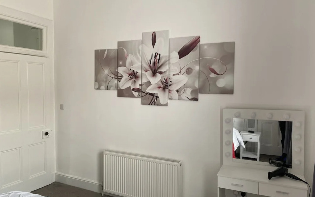 Impeccable 1-bed Apartment Perth a Home From Home