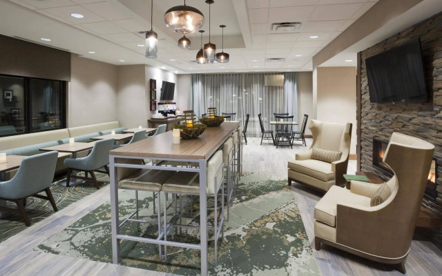 Hampton Inn Spicer Marina Area