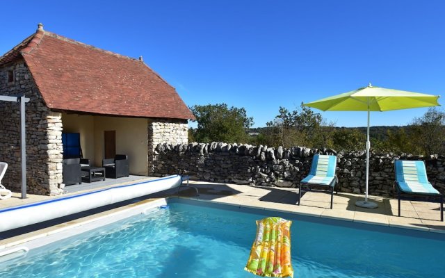 Authentic Holiday Home with Private Swimming Pool And Stunning View in France
