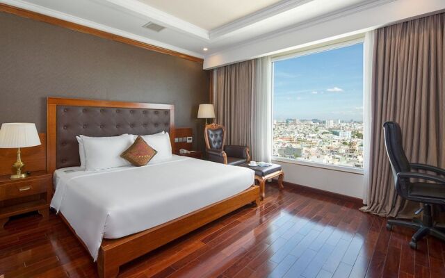 Hom - How Da Nang Airport