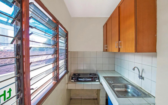 RedDoorz Plus near Ciputra World Kuningan 2