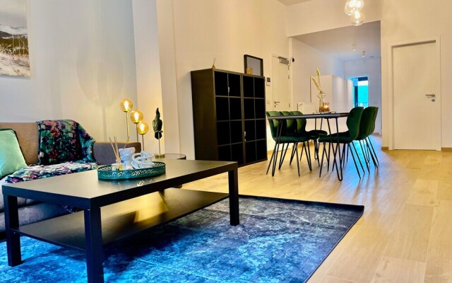 One Lux Stay near Fashion District