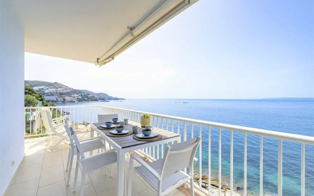 Pretty Apartment With Balcony
