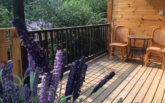 Lanrenyuanlin Hotspring Wooden House