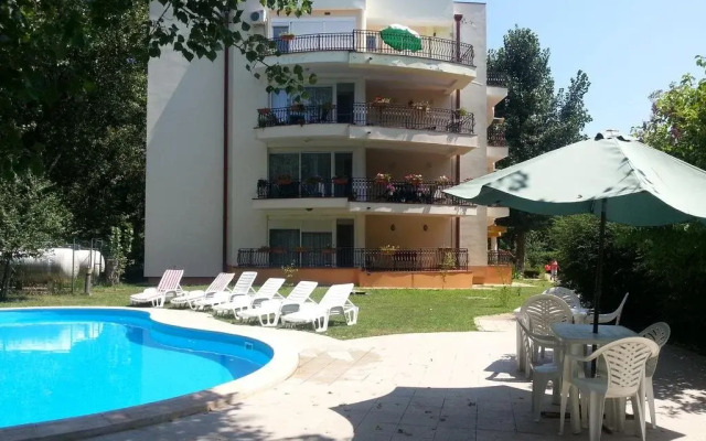 Club Topaz