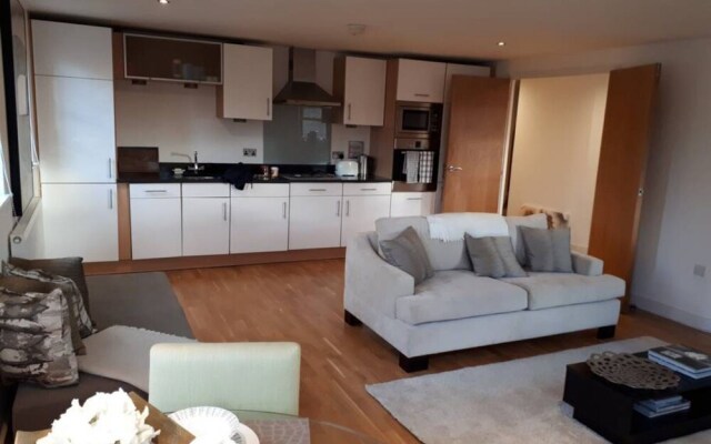 2 Bedroom Flat Sleeps 4 in Balham