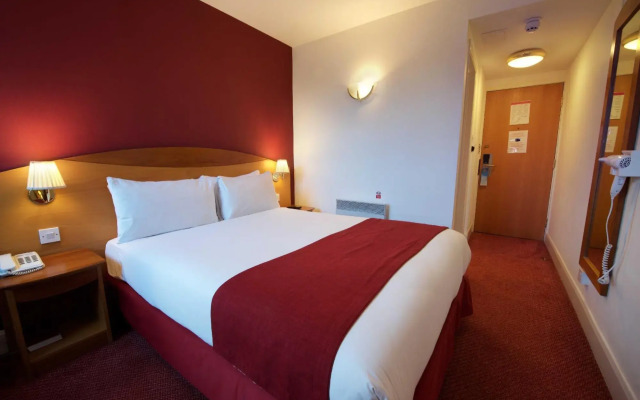 Waterloo Hub Hotel & Suites