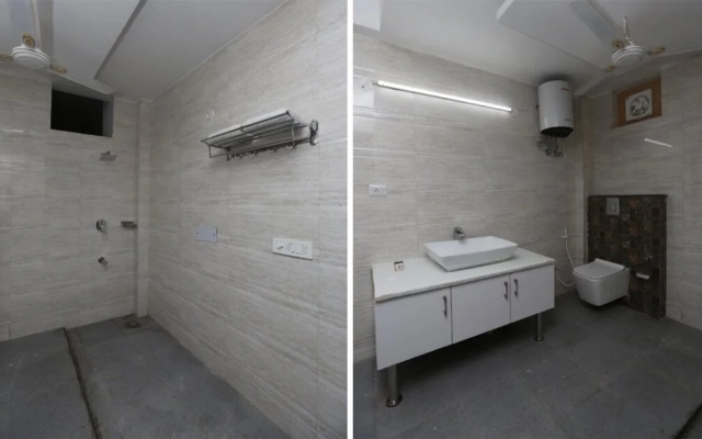 OYO 17007 Rising Inn