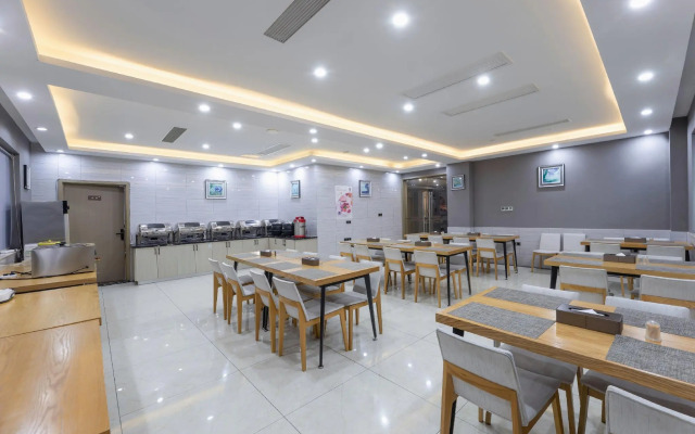 GYA Hotel (Tongxiang Century Avenue)