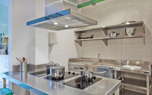 Hola Hostal Collblanc - Hostel