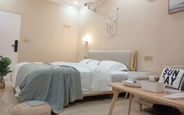Lufeng Yingfei Art Hostel Apartment