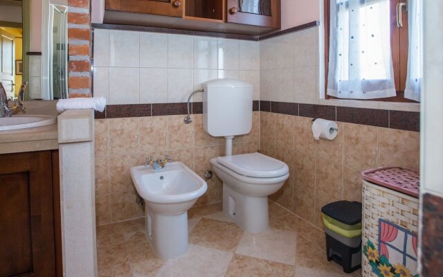 Quaint Holiday Home With Swimming Pool in Kaštelir
