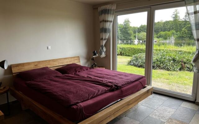 Schaal Lake Paradise