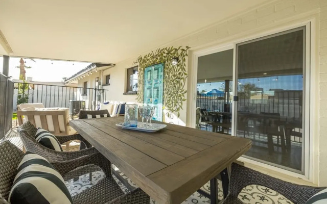 Tempe Wesleyan 4 Bedroom Home by RedAwning