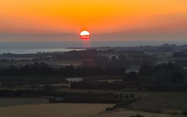 ARODAFNI HOUSE. Unique views and amazing sunsets.