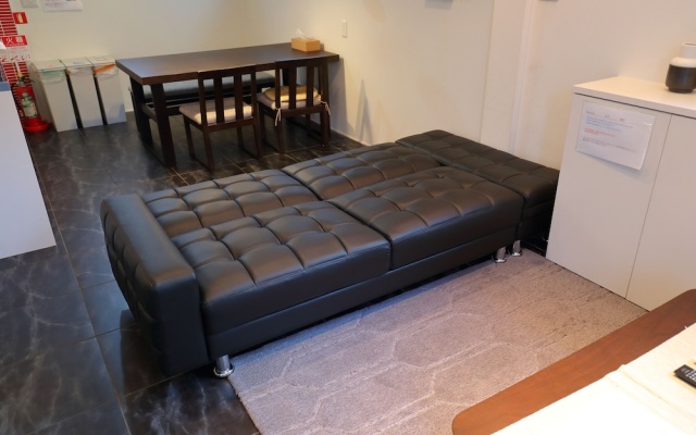 Kami-nakazato Guest House. 2min to Kami-Nakazato Sta. 10min to AKIHABARA Sta! – Guest Rooms – Tokyo