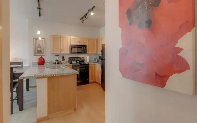 Hoyt Street Apartment by Stay Alfred