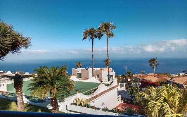 Studio sea front view & pool