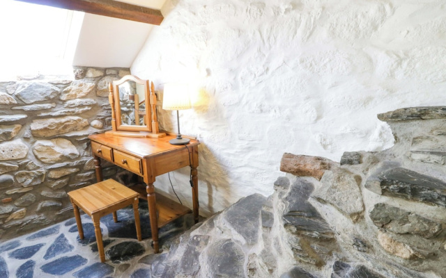 Parrog Stores