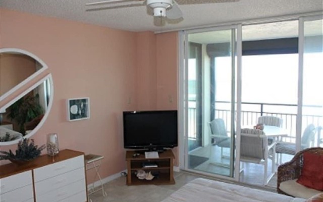 3 Bedroom Oceanfront Luxury Condo - Sand Dollar Iii, 404