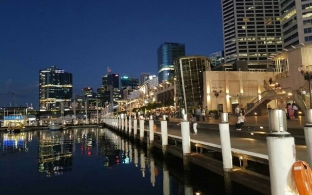 E10 Darling Harbour 2 Bdr Apt