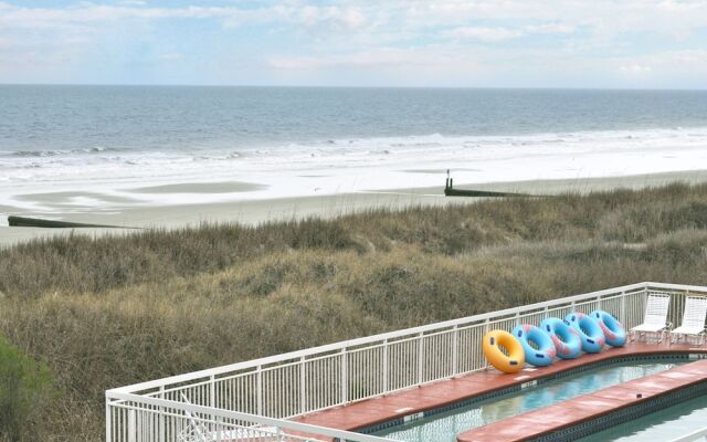 Castaway Beach Inn & Swim Up Bar