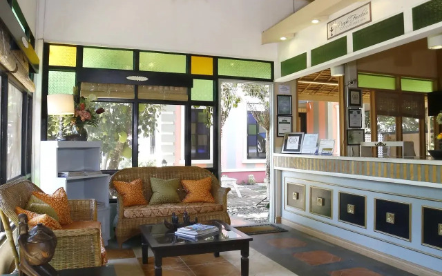 Purple Fountain Inn & Hostel