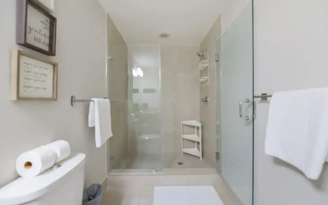 Downtown Doral Condo w-Free Parking