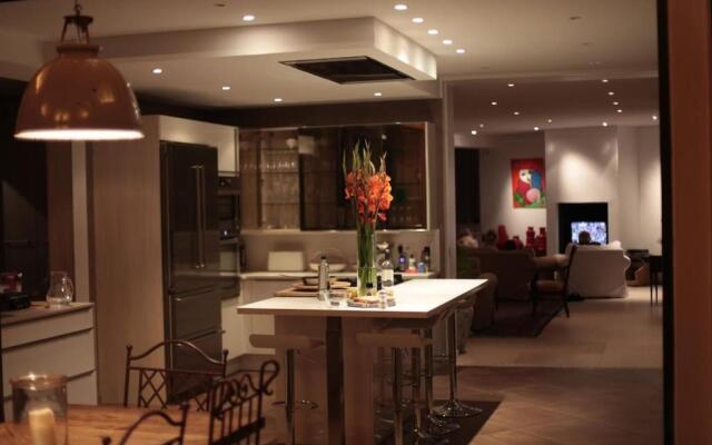 Luxurious villa 4 bedrooms in secluded area, swimming pool